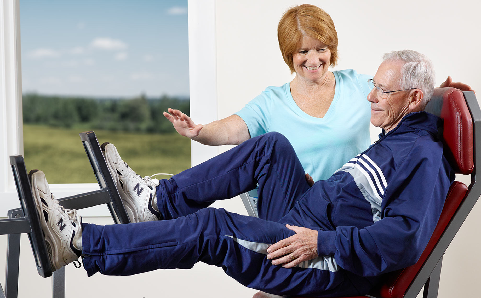 Exercise Instructor With Older Man 4_20_16_Fitness_Leg_Press_Edgewood_20886_F