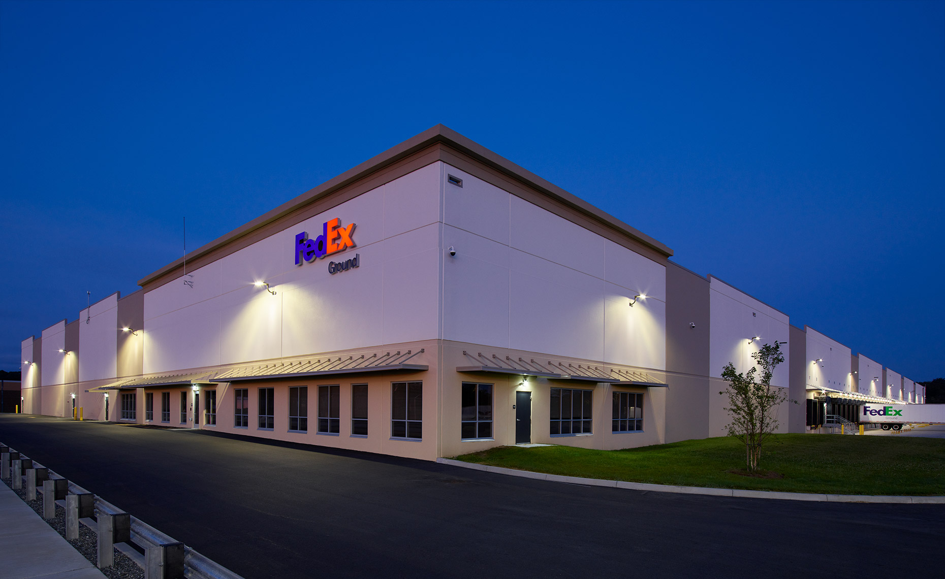 Exterior Architectural Photograph  of Fed_Ex-Seekonk-CF003112-1-IP